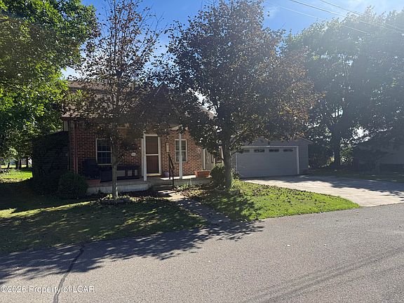 2nd image of 220 Pearl St