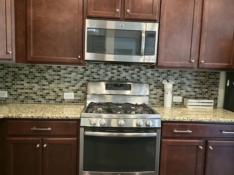 1011 Poplar St — Photo 8