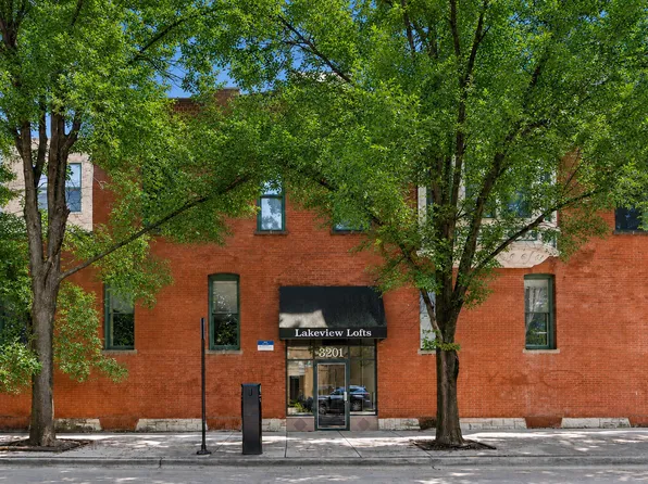 3201 N Seminary Ave APT 207, Chicago, IL 60657