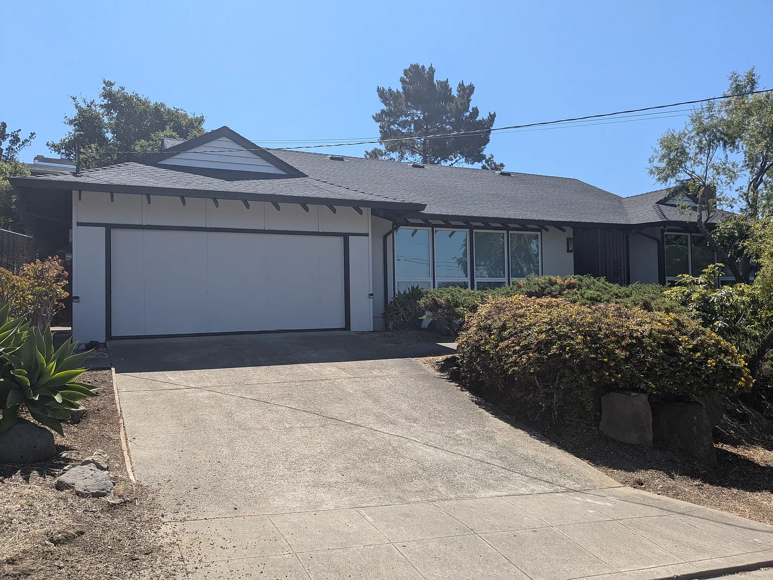 14 Donna Way photo 1