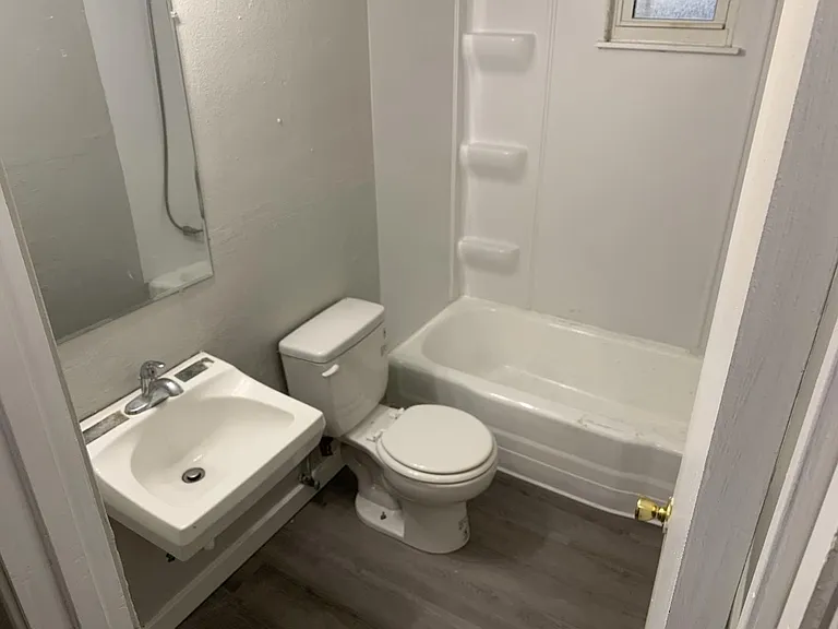 210 Davis St — Photo 9
