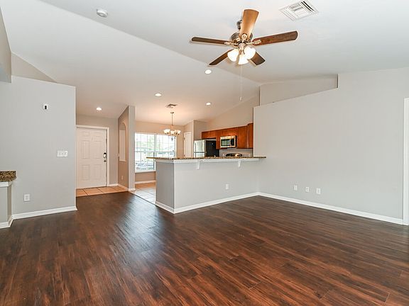 4th image of 758 Chemstrand St E