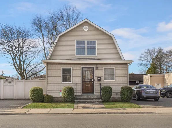 1089 Tulip Avenue, Franklin Square, NY 11010