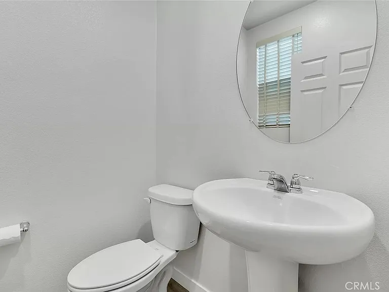 14700 Sherman Way — Photo 12