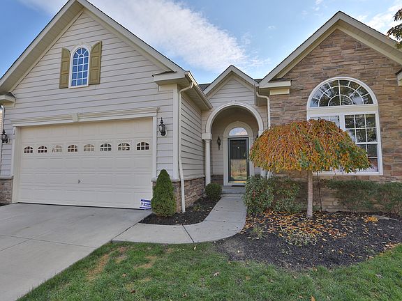 2nd image of 140 Hidden Lake Ln