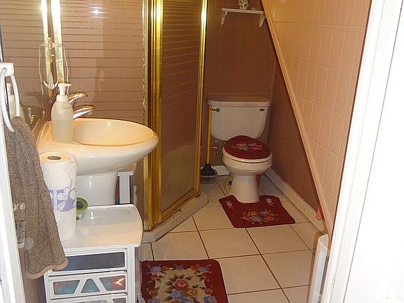 Main floor bath