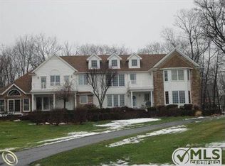 21906 E River Rd, Grosse Ile, MI 48138