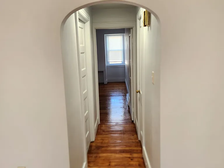 545-547 W Maple St #5 — Photo 11