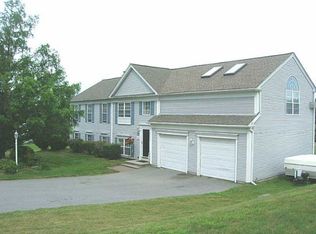 80 Carriage Trl, Middletown, RI 02842