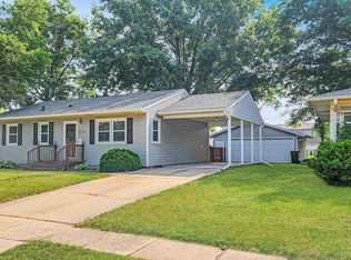 2504 Valley Park Dr, Cedar Falls, IA 50613