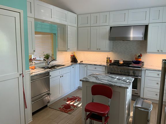 3rd image of 810 E 23rd Ave