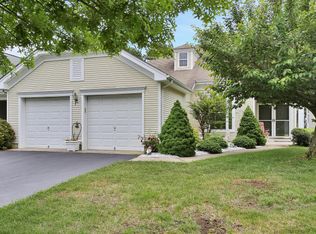 1 Summerwinds Dr, Lakewood, NJ 08701