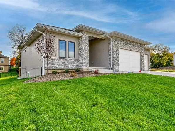 3916 SW Flintrock Dr, Lees Summit, MO 64082