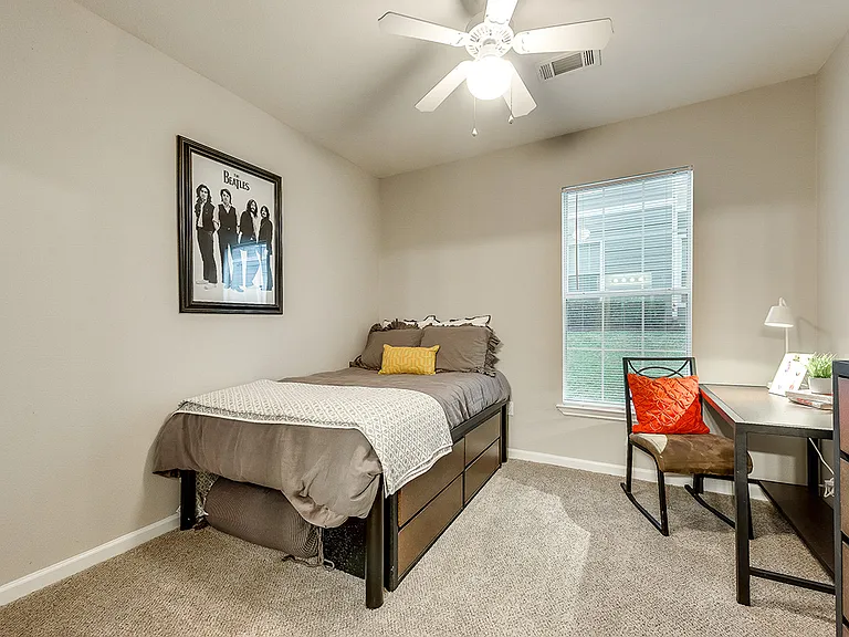 The Encore at Sam Houston - Student Living Priced Per Room — Photo 24