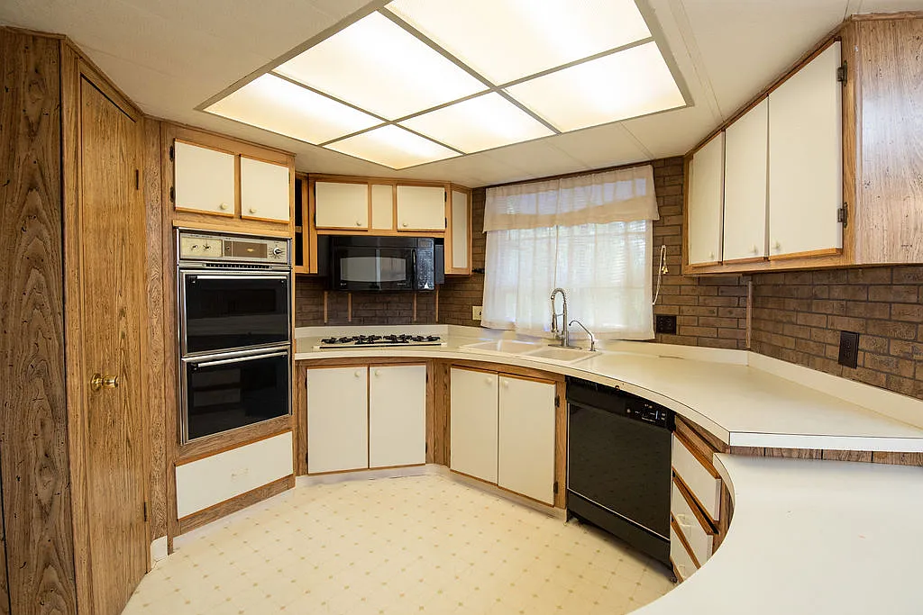 2 bed, 1344 sqft, $2,800 — Photo 2