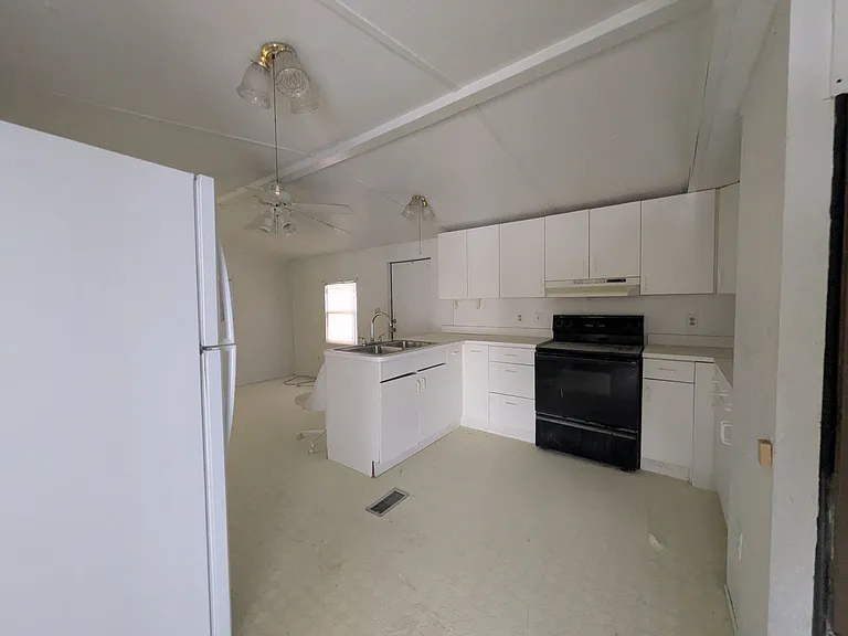 6519 Old Orchard Ave W — Photo 2