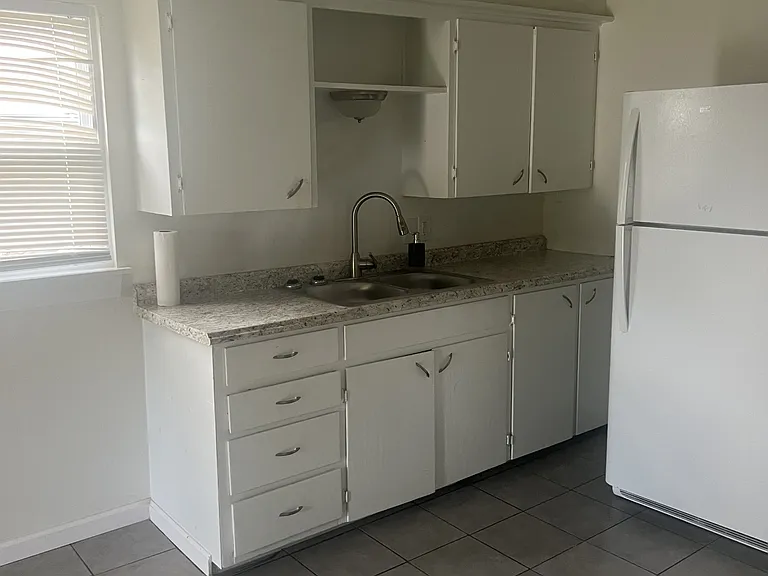214 W Rosa St — Photo 6