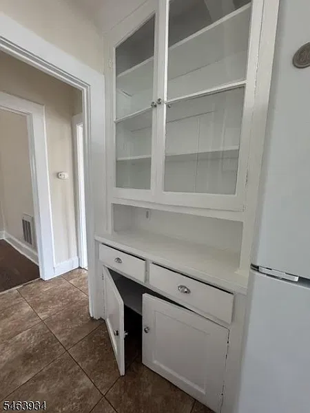 2 bed, 1.0 bath, $2,400 — Photo 4