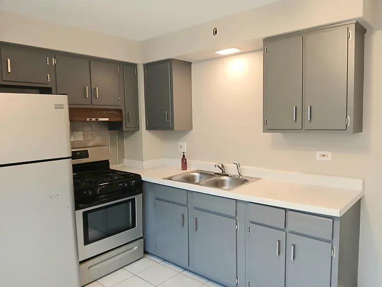 4427 Prairie Ave #2R — Photo 9