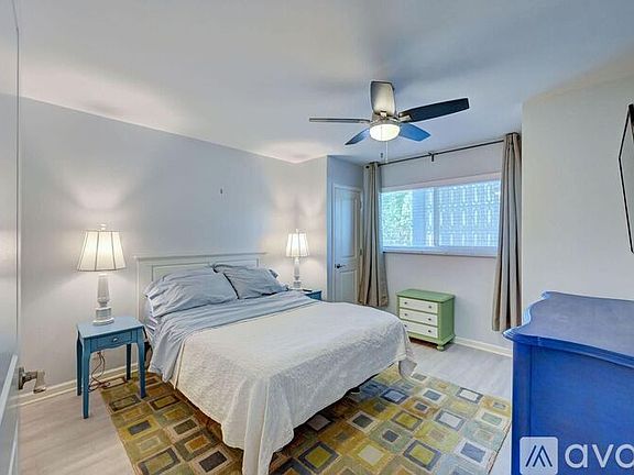 5th image of 1432 S Lakeside Dr APT 3