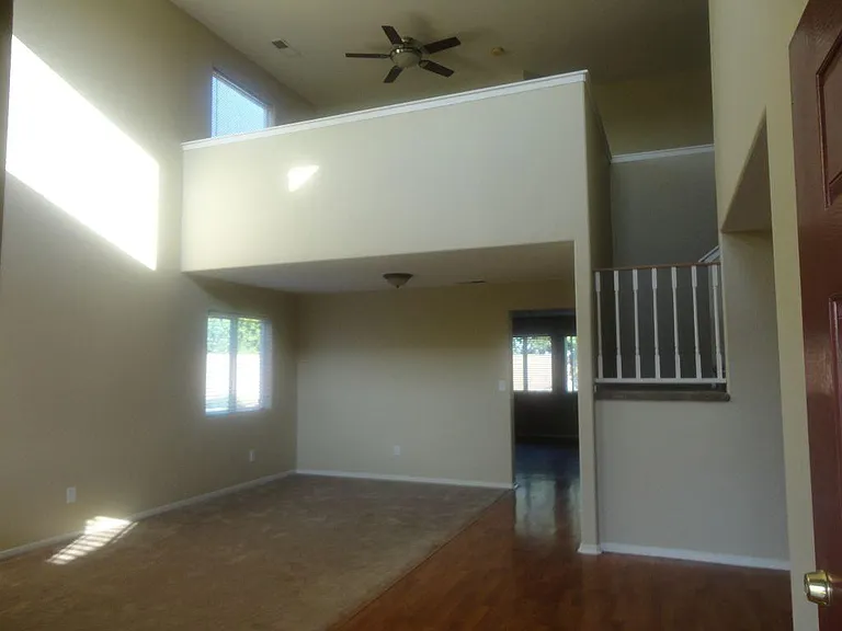 2019 W Claridge Way — Photo 3