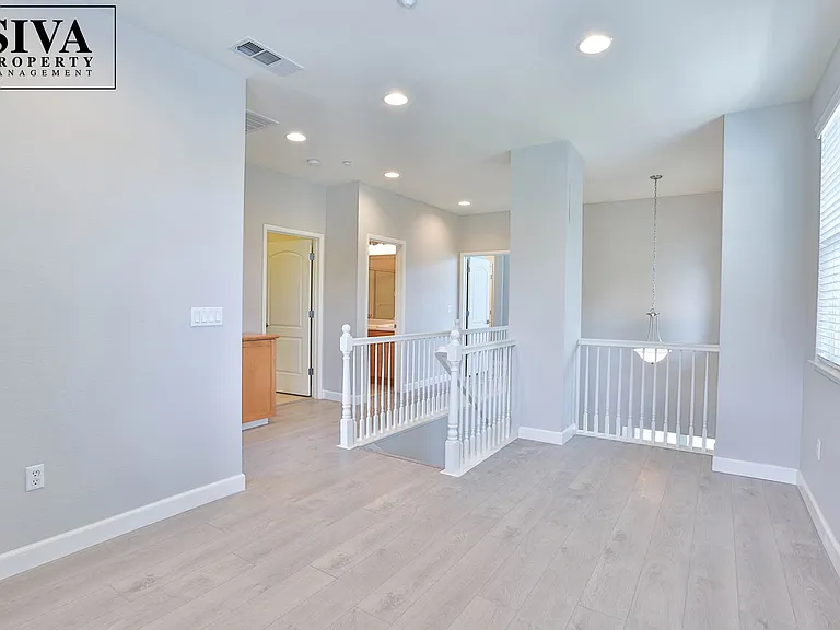 344 Jackson St — Photo 11