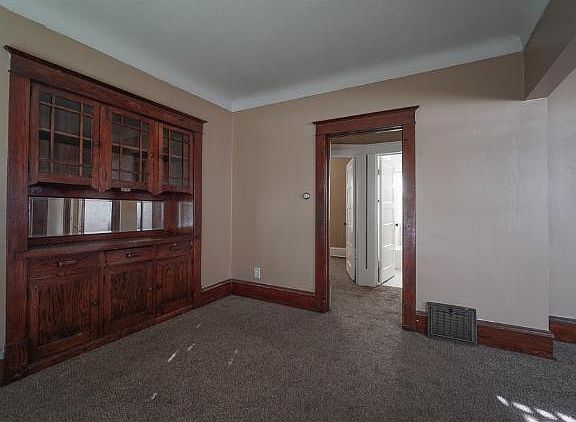 4th image of 1299 6th St E