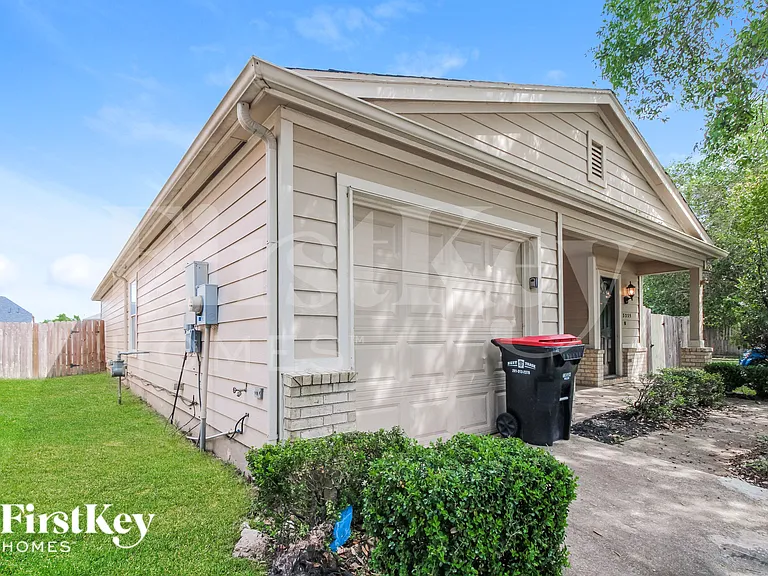 3235 Becker Glen St — Photo 2