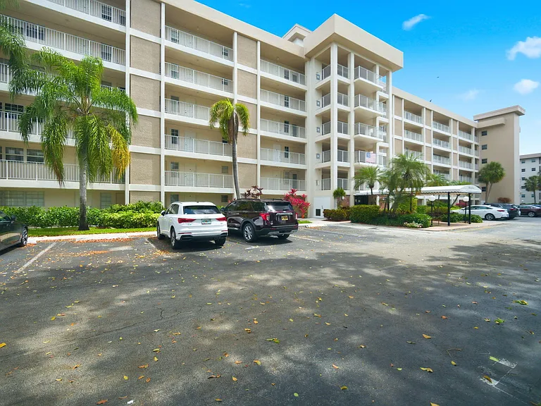 2901 S Palm Aire Dr — Photo 34