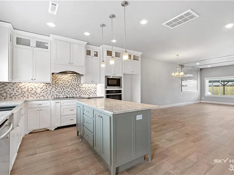 404 NW Retreat Ln — Photo 4