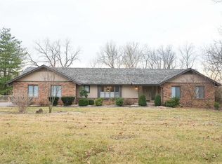 18 Belmont Pl, Maryville, IL