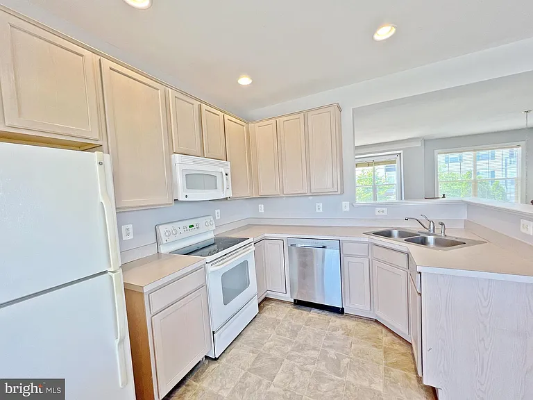 8118 Rainwater Cir — Photo 9