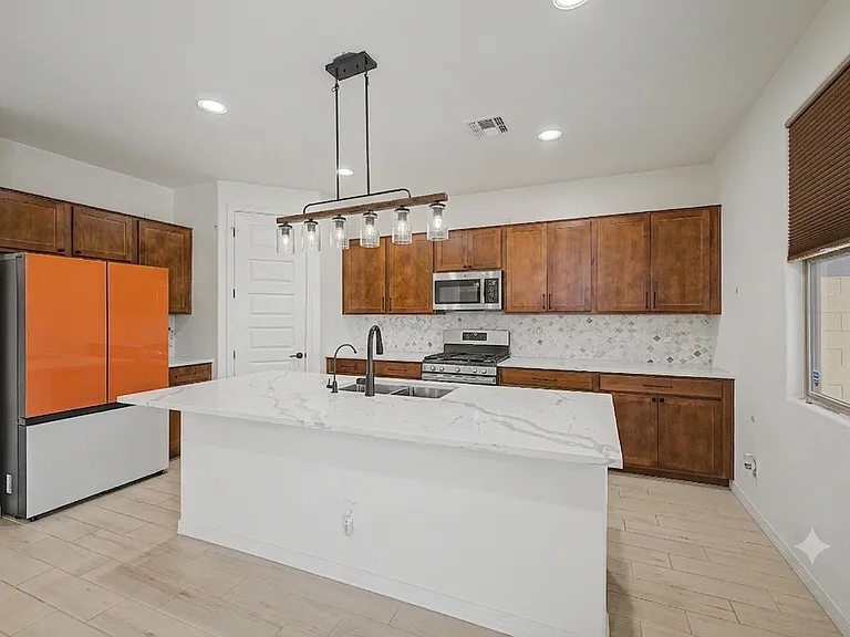5737 W Getty Dr — Photo 4