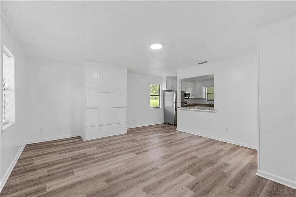 2 bed, 1.0 bath, 1000 sqft, $1,350 — Photo 2