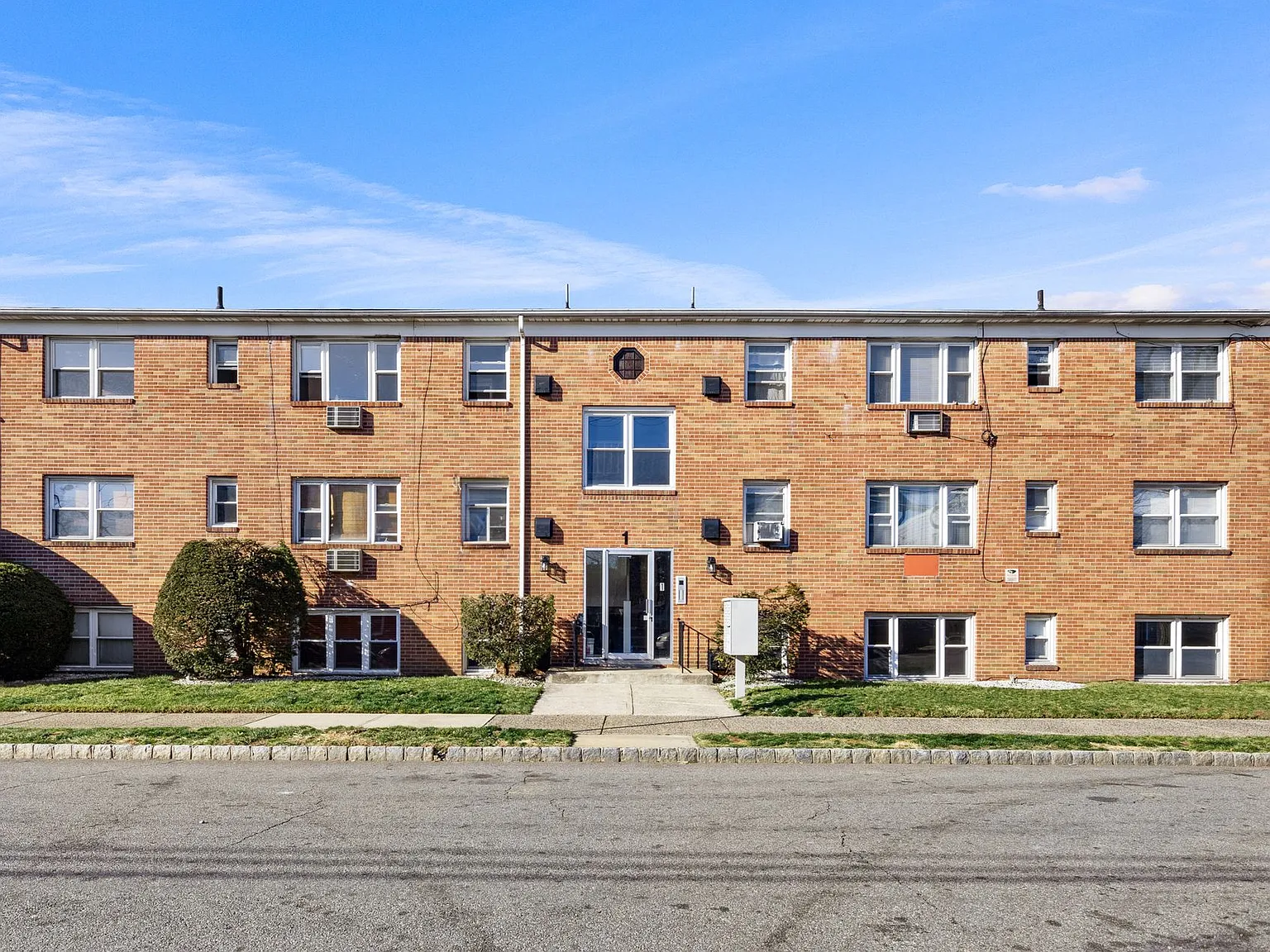 Brighton Court Apartments — Photo 4