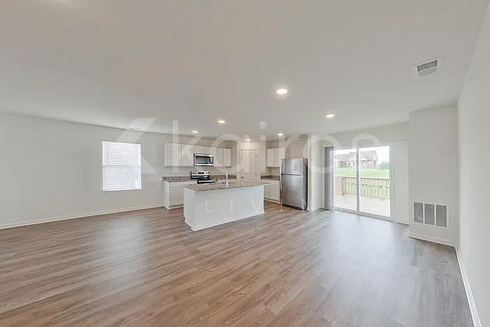 4 bed, 3.0 bath, 1914 sqft, $2,125 — Photo 4