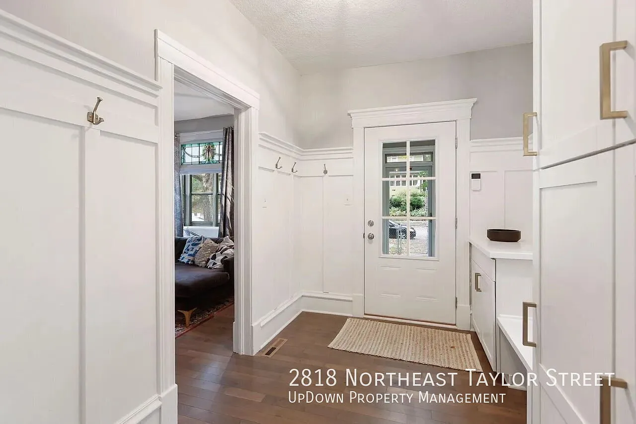 "Spacious 4-Bedroom/2.5 Bath Single Family Home 2300 Sq Ft of Comfort in NE Minneapolis!" — Photo 4