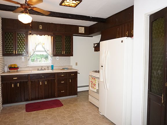4th image of 75 Dennison St