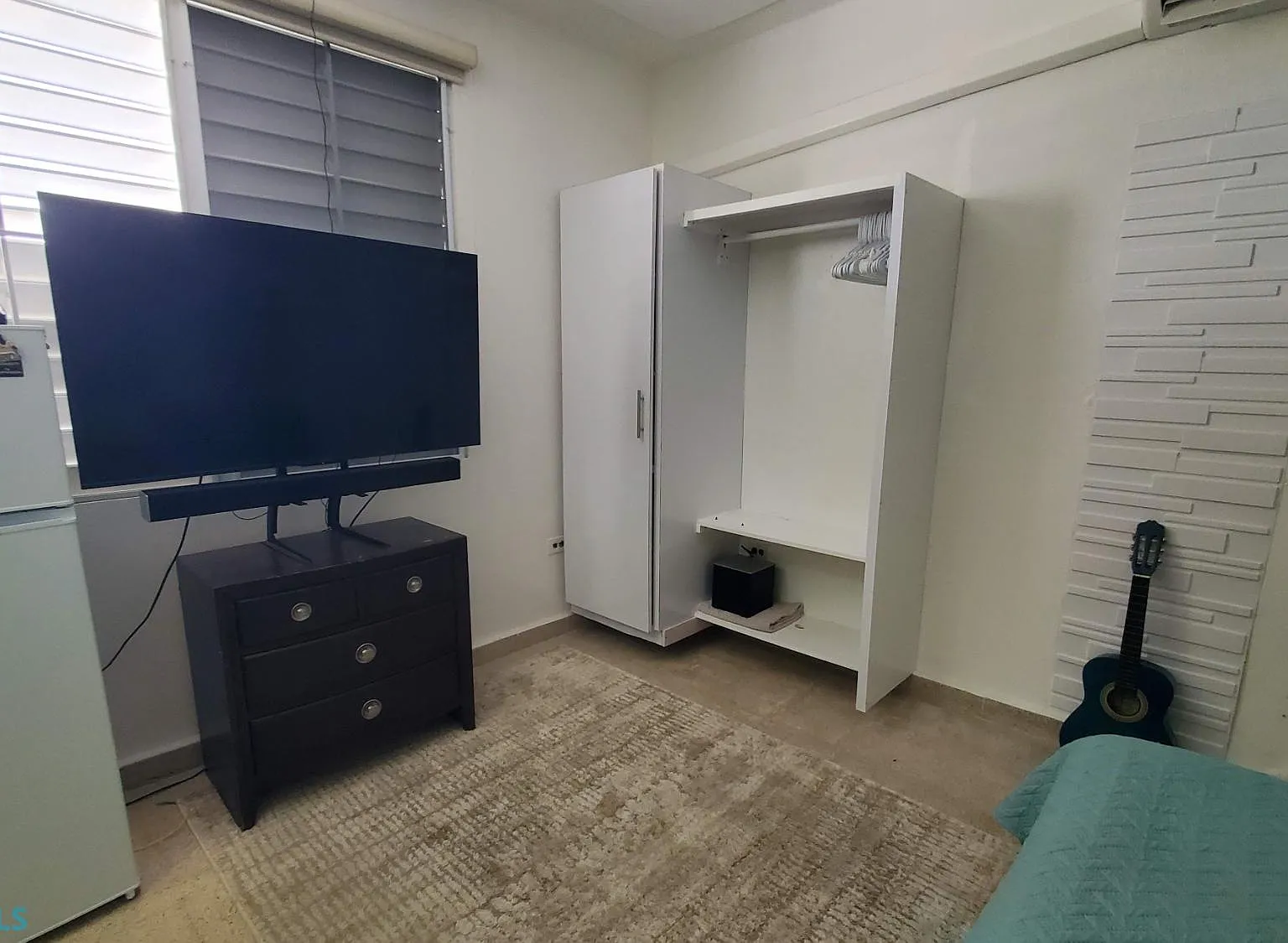 Studio, 1.0 bath, 330 sqft, $900 — Photo 3