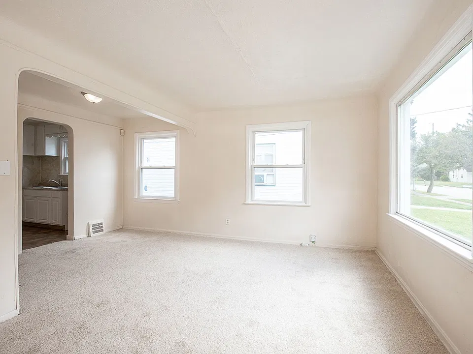 15901 Lotus Dr