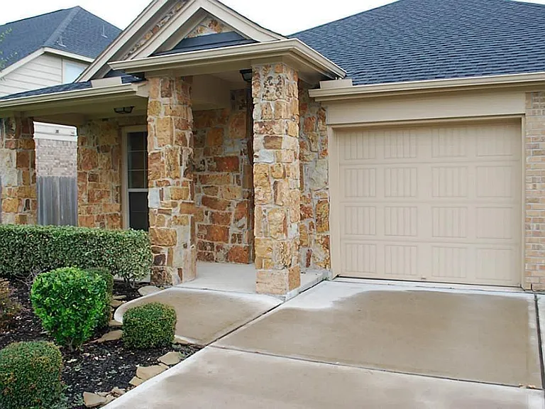 4510 Long Creek Dr — Photo 2
