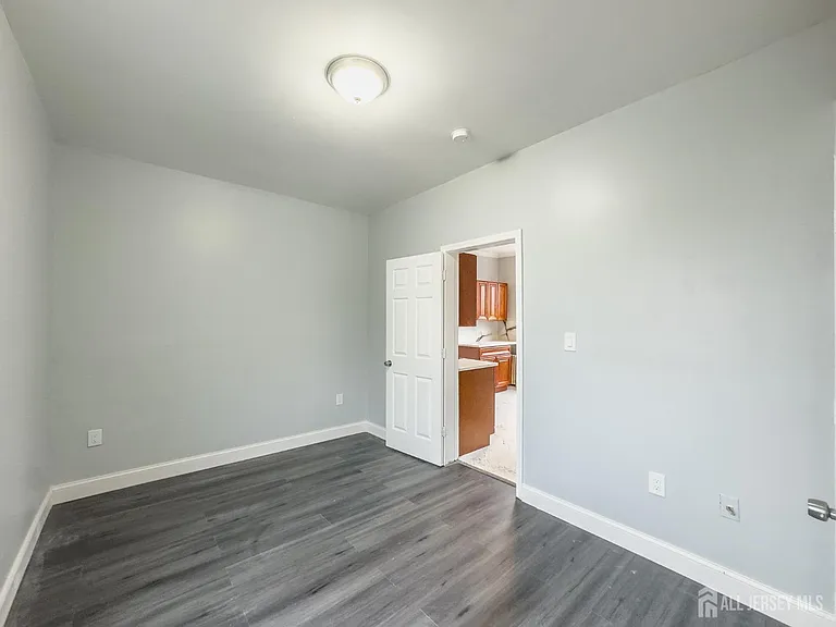 556 Roosevelt Ave #2 — Photo 8