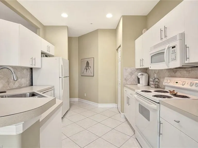 784 Carrick Bend Cir #101 — Photo 10