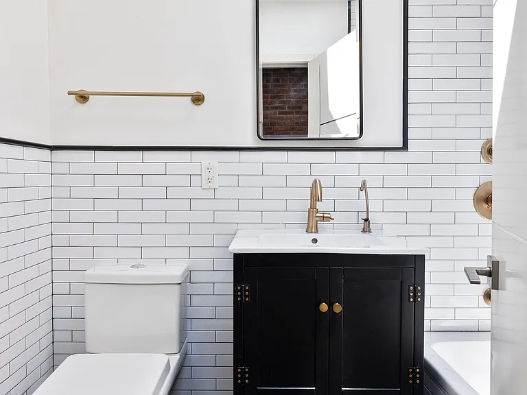504 Halsey St #2 — Photo 15