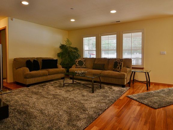 4th image of 1322 Packwood Ave