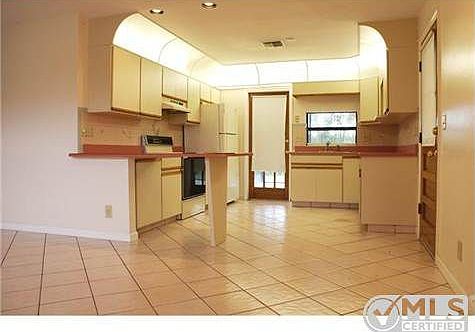 3rd image of 624 Troy Blvd