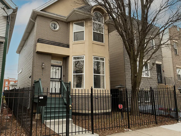 2718 W Washington Blvd — Photo 1