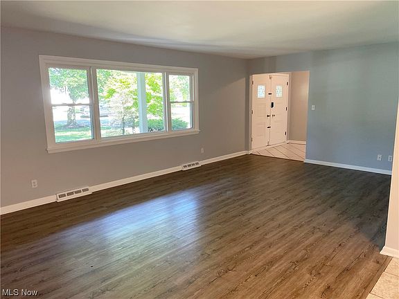4th image of 1811 Edenhall Dr