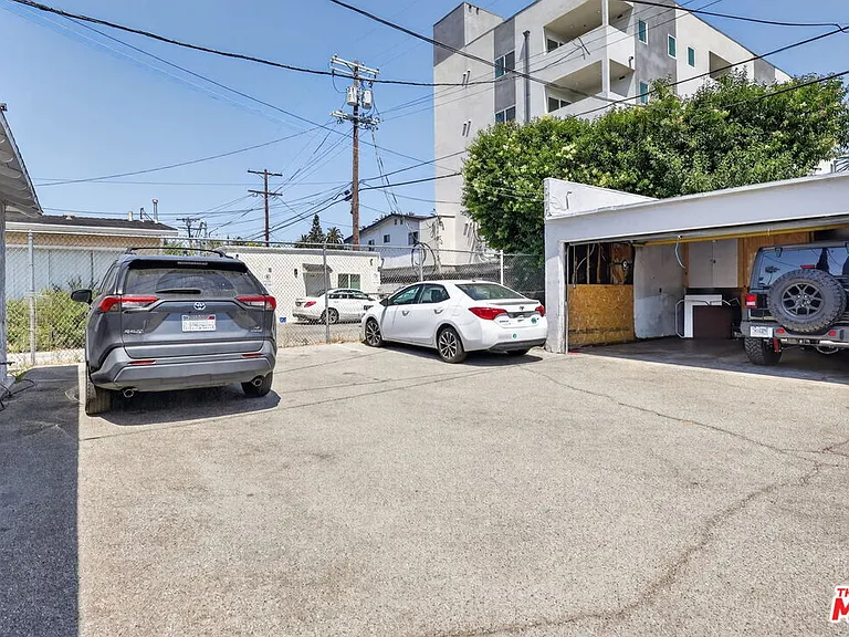 14721 Sylvan St #4 — Photo 17
