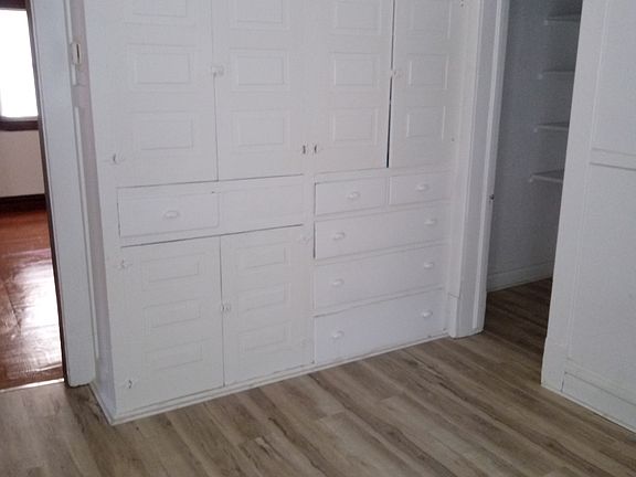 5th image of 323 W Saginaw St APT 1